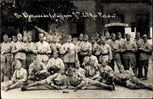 Ak Französische Soldaten in Uniformen, Gruppenbild