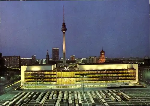 Ak Berlin Mitte, Palast der Republik, Fernsehturm, Rathaus, Nachtbeleuchtung