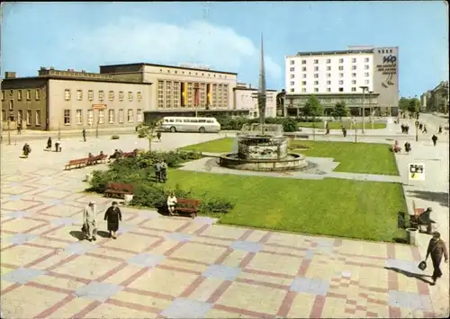 Ak Merseburg an der Saale, Gagarinplatz, Ikarus Bus