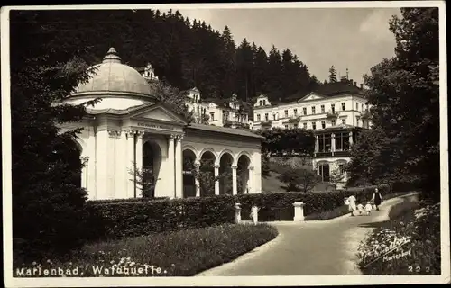 Foto Ak Mariánské Lázně Marienbad Region Karlsbad, Waldquelle