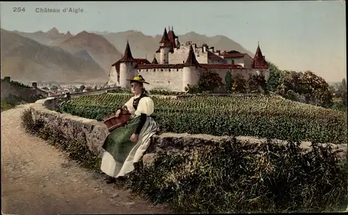 Ak Aigle Kanton Waadt, Schloss, Frau in Volkstracht
