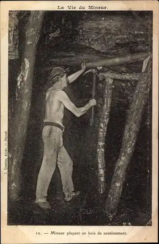 Ak La Vie du Mineur, Bergmann platziert ein Stützholz