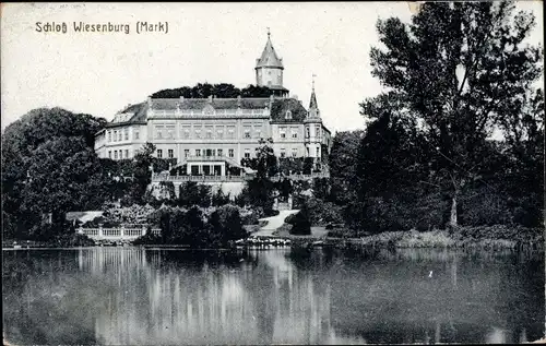 Ak Wiesenburg in der Mark, Schloss Wiesenburg, Teich, Terrassen