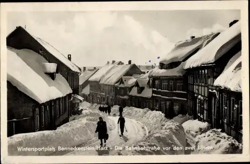 Ak Benneckenstein Oberharz am Brocken, Bahnhofstraße vor den zwei Löwen, Winter