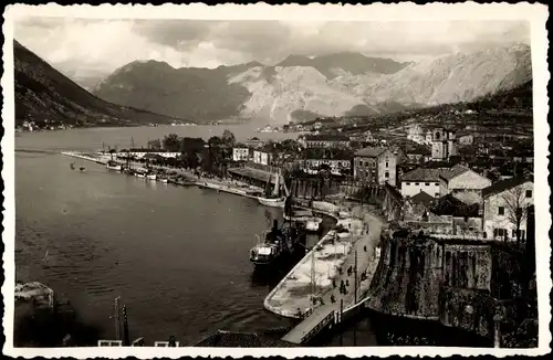 Foto Ak Cattaro Kotor Montenegro, Vogelschau auf den Ort