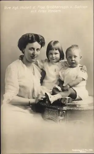 Ak Großherzogin Feodora von Sachsen Weimar Eisenach mit ihren Kindern