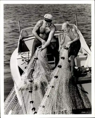 Foto Filmszene Flipper, Schauspieler Chuck Connors und Luke Halpin, Pressefoto