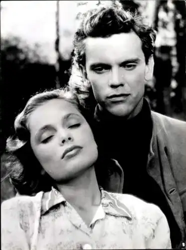 Foto Schauspieler Ulla Jacobsson, Folke Sundquist, Filmszene Sie tanzte nur einen Sommer, Pressefoto