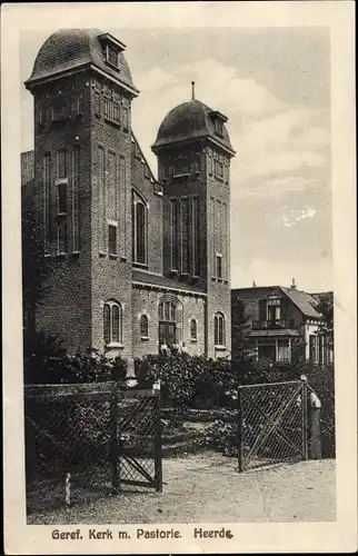 Ak Heerde Gelderland Niederlande, Kirche mit Pastorei