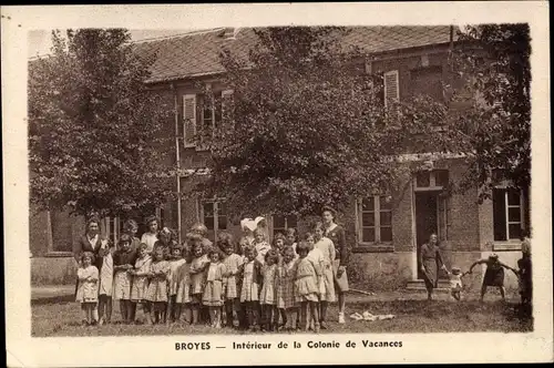 Ak Broyes Oise, Innenraum des Sommercamps