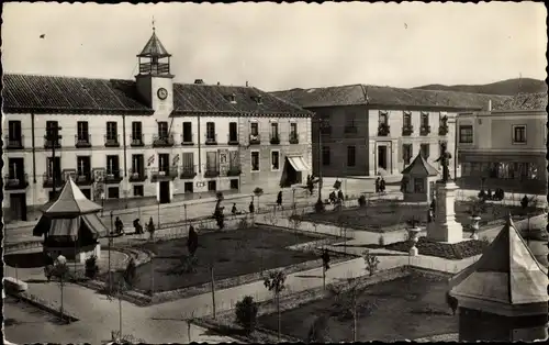 Ak Aranjuez Madrid Spanien, Plaza del Ayuntamiento y Parterre