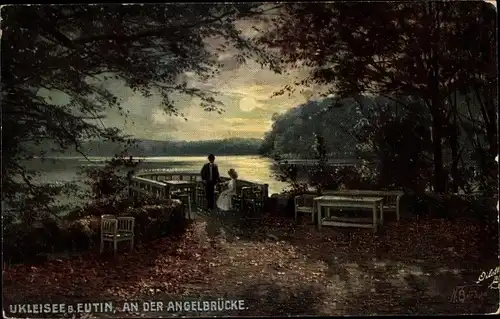 Mondschein Künstler Ak Eutin in Ostholstein, Ukleisee, Angelbrücke, Paar