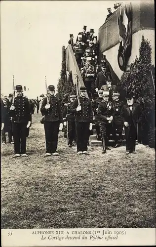 Ak Alphonse XIII. in Chalons, 1. Juni 1905, Der Cortege kommt vom offiziellen Pylone herunter