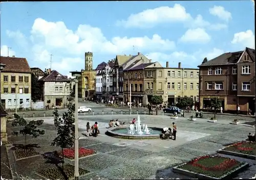 Ak Meuselwitz in Thüringen, Markt, Brunnen, Blumenbeete