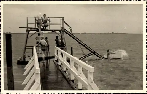 Foto Ak Tönning an der Eider Nordfriesland, Wasserrutsche