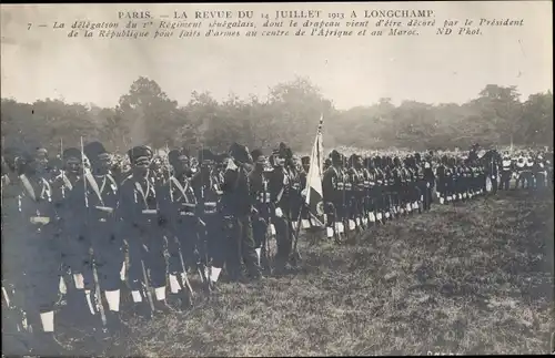Ak Paris, La Revue vom 14. Juli 1913 in Longchamp, senegalesisches Regiment