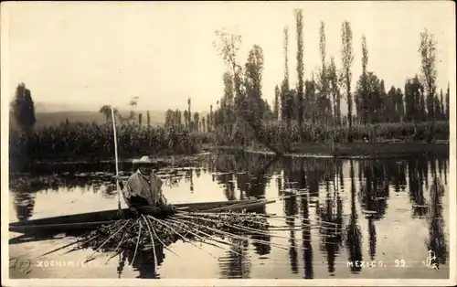 Foto Ak Xochimilco Ciudad de Mexico Mexiko Stadt, Fischer auf dem Wasser