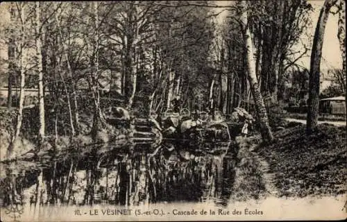 Ak Le Vésinet Yvelines, Wasserfall der Rue des Ecoles