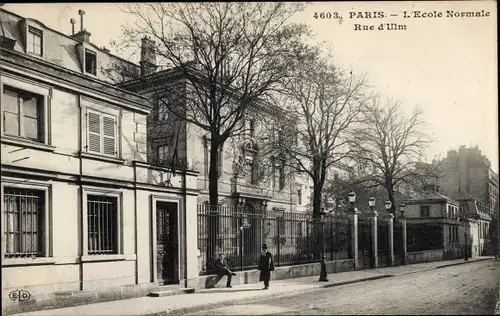 Ak Paris, The Normal School, Rue de Ulm, Passanten