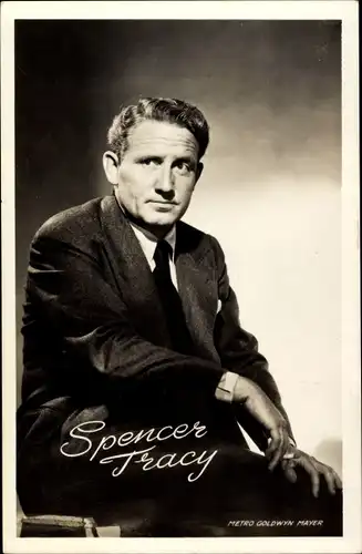 Ak Schauspieler Spencer Tracy, Portrait mit Zigarette