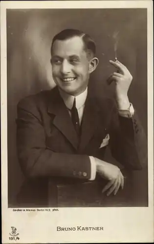 Ak Schauspieler Bruno Kastner, Portrait mit Zigarette