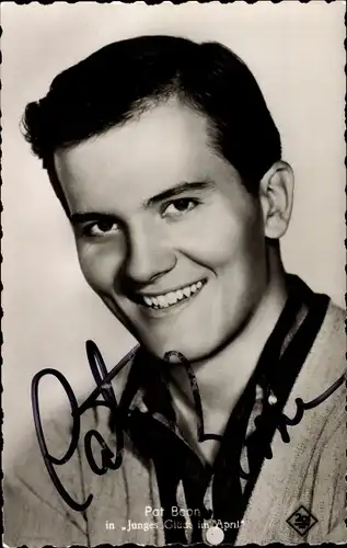 Foto Ak Schauspieler Pat Boone in Junges Glück im April, Portrait, Autogramm