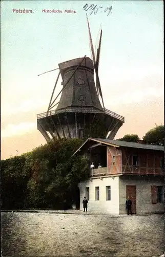 Ak Potsdam, Historische Mühle, Passanten