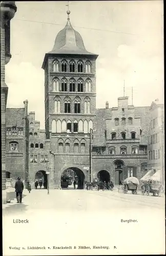 Ak Hansestadt Lübeck, Burgtor, Passanten, Kutschen