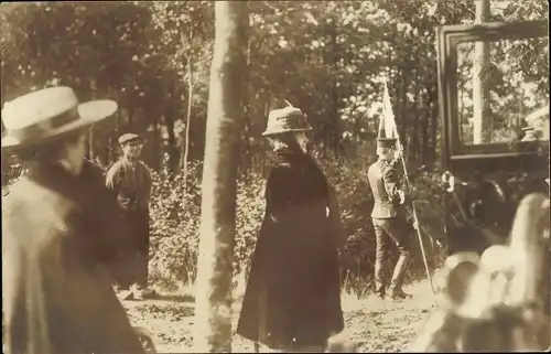 Foto Ak Prinzessin Juliana, Kutsche, Mann mit Fahne, Niederländisches Königshaus