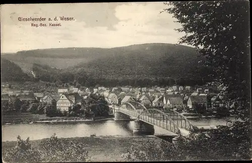 Ak Gieselwerder an der Oberweser Hessen, Gesamtansicht mit Brücke