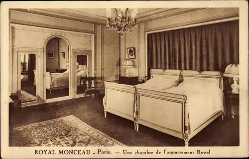 Ak Paris V, Royal Monceau, ein Schlafzimmer im Royal Apartment