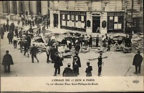 Ak Paris VIII., L'Orage du 15 Juin, le sol effondre Place Saint Philippe du Roule, Credit Lyonnais