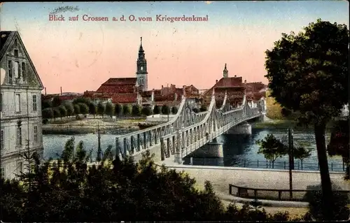 Ak Krosno Odrzańskie Crossen Oder Ostbrandenburg, Blick vom Kriegerdenkmal, Brücke, Kirche