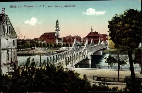 Ak Krosno Odrzańskie Crossen Oder Ostbrandenburg, Blick vom Kriegerdenkmal, Brücke, Kirche