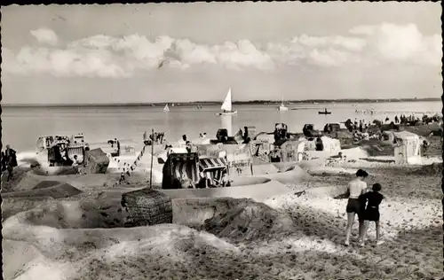 Ak Ostseebad Scharbeutz in Holstein, Strand, Standkörbe, Badegäste, Segelboote