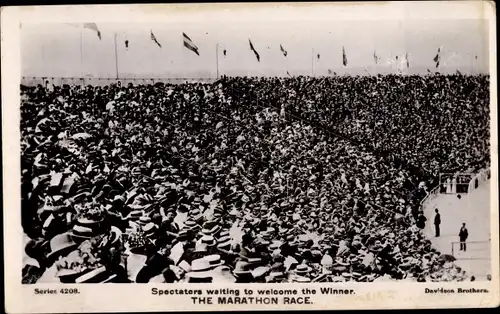 Ak London City, The Marathon Race, spectators, Olympia 1908, Zuschauer im Stadion
