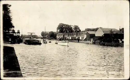 Foto Ak Muiden Nordholland Niederlande, Bootspartie, Häuserreihe