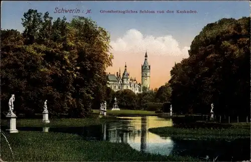 Ak Schwerin in Mecklenburg, Großherzogliches Schloss von den Kaskaden