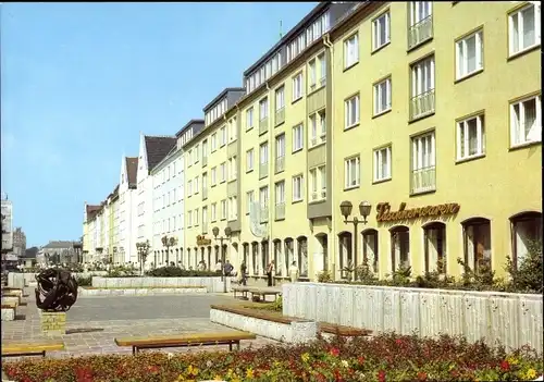 Ak Neubrandenburg in Mecklenburg Vorpommern, Blick in die Turmstraße, Geschäfte, Lederwaren