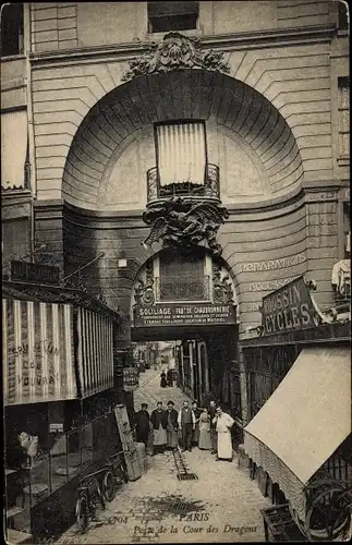 Postkarte Paris VI, Tor des Drachenhofes