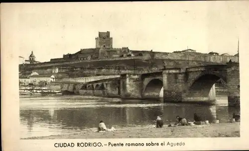 Ak Ciudad Rodrigo Castilla y León, römische Brücke über die Agueda