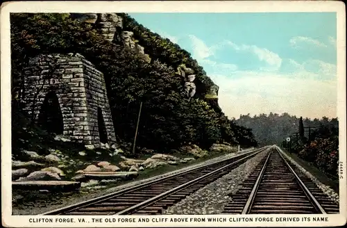 Ak Clifton Forge Virginia USA, die alte Schmiede und die Klippe oberhalb von Clifton Forge