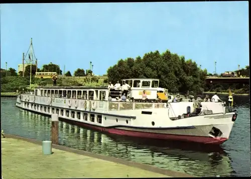 Ak VEB Verkehrsbetriebe Potsdam, Weiße Flotte, MS Cecilienhof, Anlegestelle