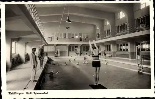Ak Reutlingen in Württemberg, Städtisches Schwimmbad, Innenansicht