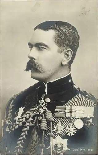 Ak Feldmarschall Lord Kitchener, Kriegsminister, Portrait in Uniform, Orden