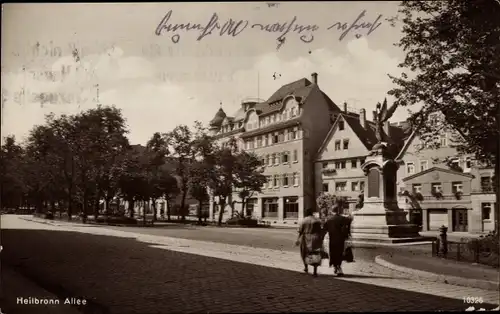 Ak Heilbronn am Neckar, Allee, Denkmal, Passanten