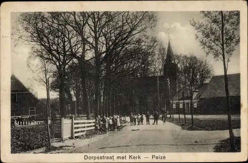 Ak Peize Drenthe Niederlande, Dorpsstraat met Kerk