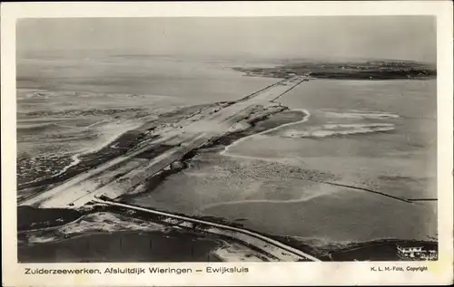 Ak Wieringerwerf Wieringen Nordholland Niederlande, Afsluitdijk, Ewijksluis, Luftansicht