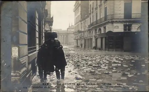 Ak Paris VII, Rue de Bourgogne, Die Seine-Überschwemmung von 1910