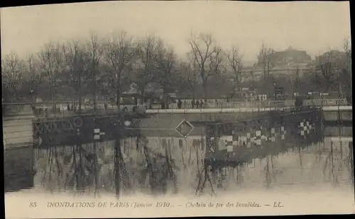 Postkarte Paris XV Vaugirard, Invalides-Eisenbahn, Große Seine-Überschwemmung Januar 1910